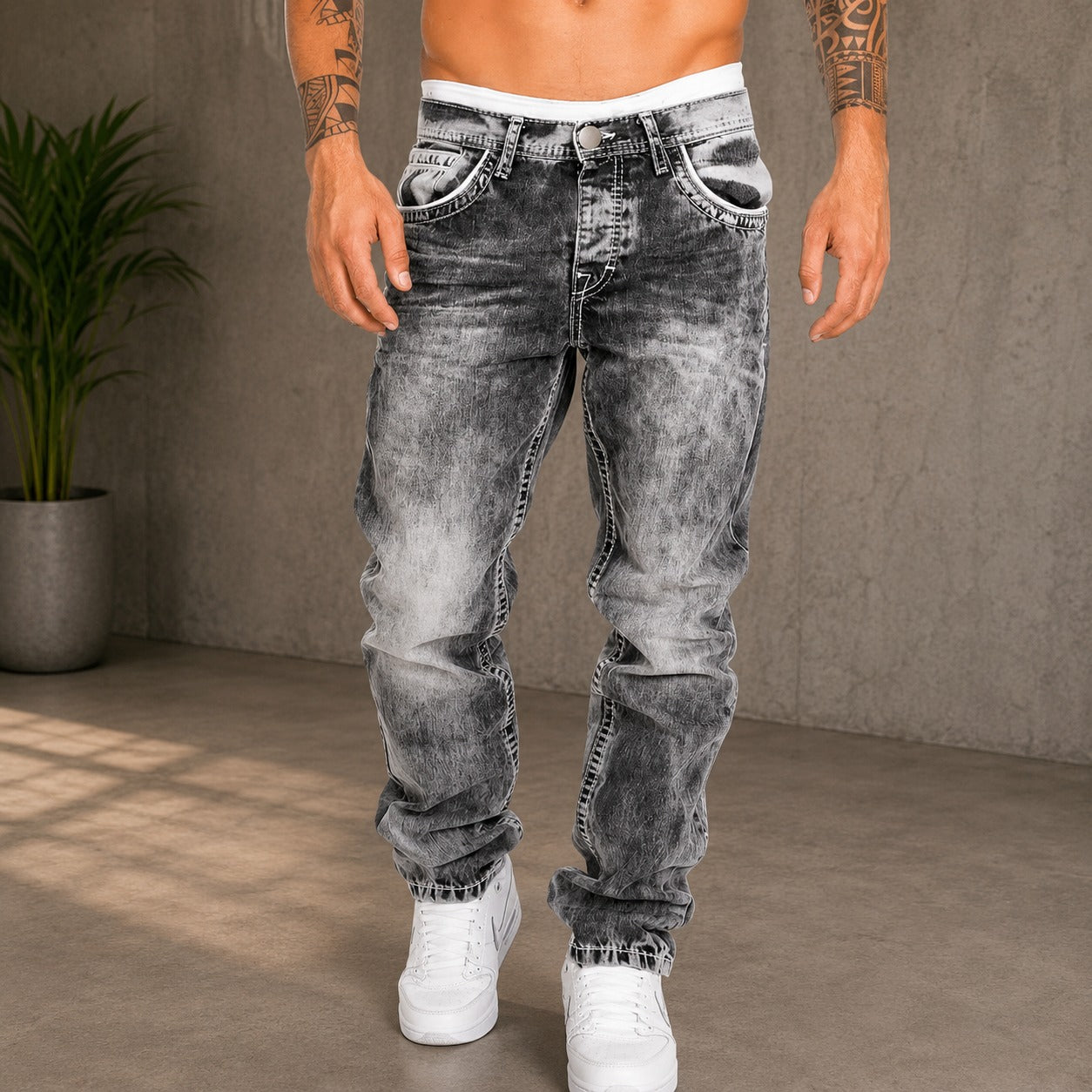 Calça Jeans Varen™ com Lavagem Estonada e Corte Reto / Fácil De Combinar Em Produções Casuais.