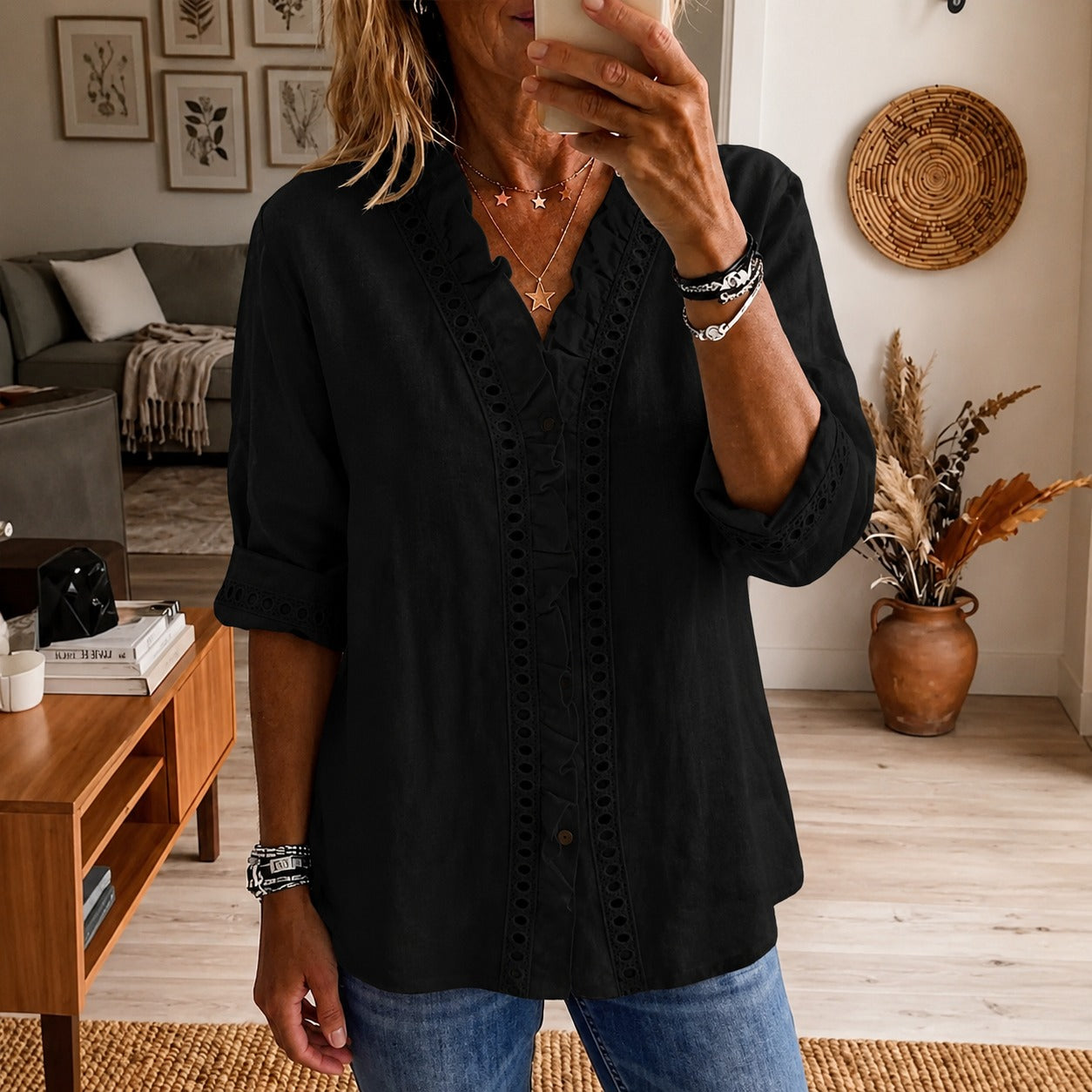 Blusa Lucena™ em Linho com Renda Vazada e Babados Delicados / Delicadeza que Transforma Produções Casuais