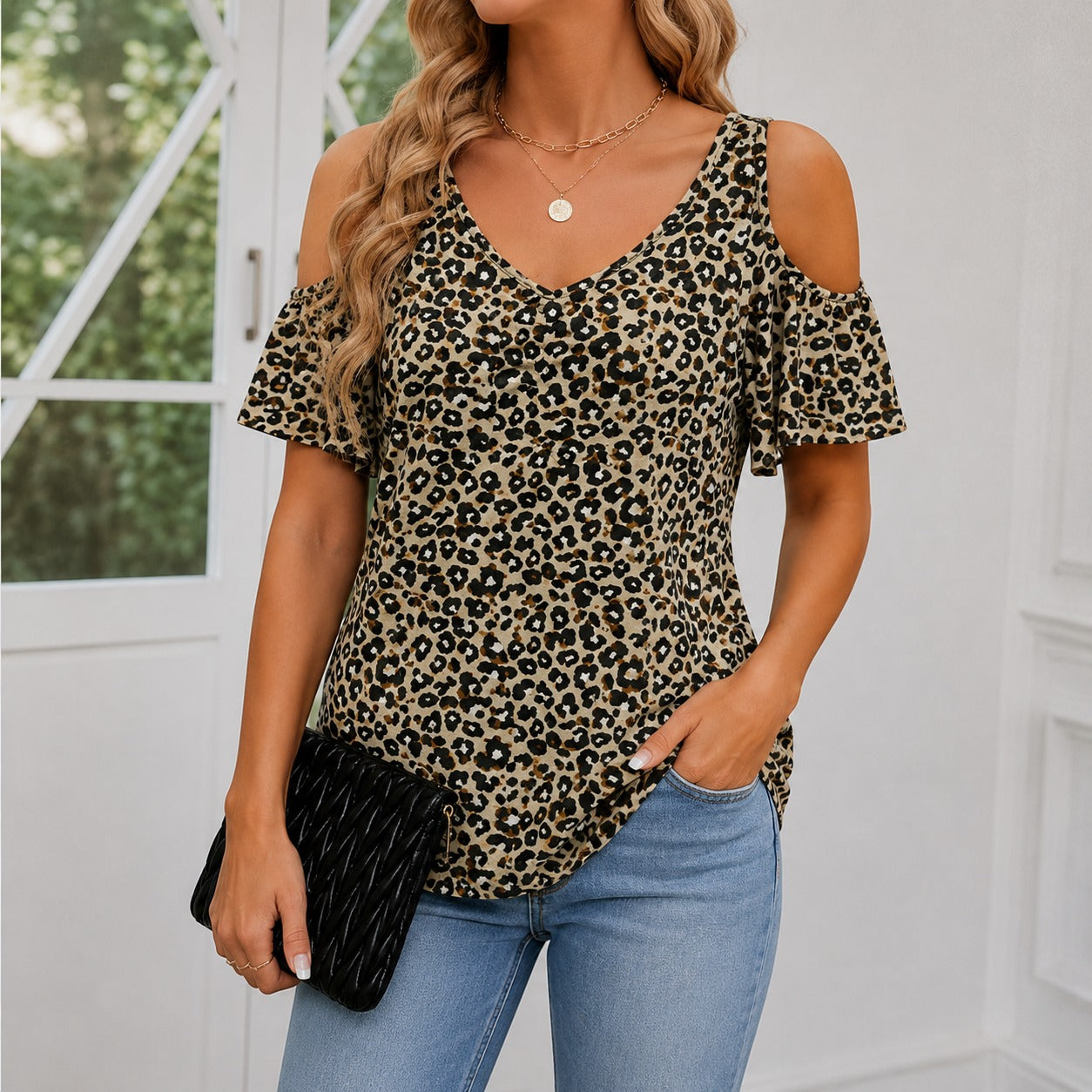 Blusa Eloá™ com Ombros Vazados, Decote V e Mangas com Babados