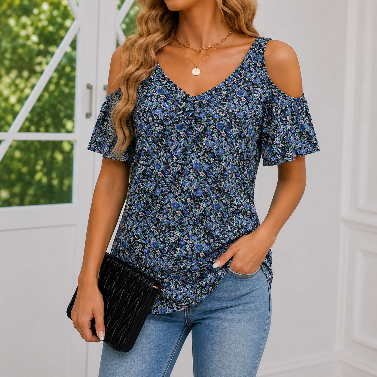 Blusa Eloá™ com Ombros Vazados, Decote V e Mangas com Babados