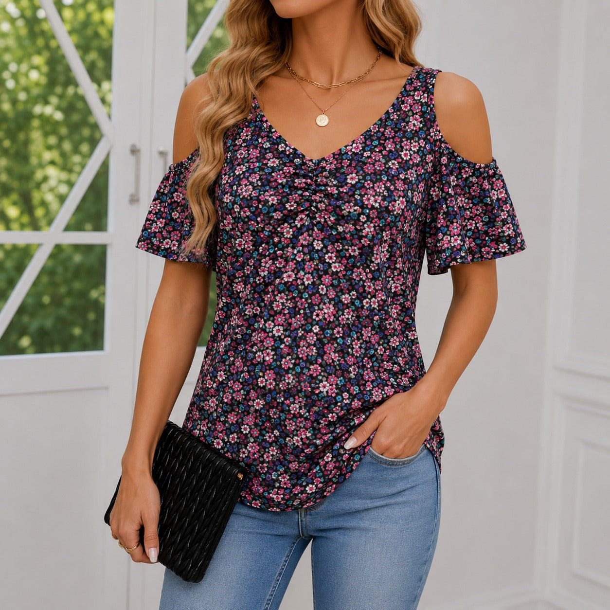 Blusa Eloá™ com Ombros Vazados, Decote V e Mangas com Babados