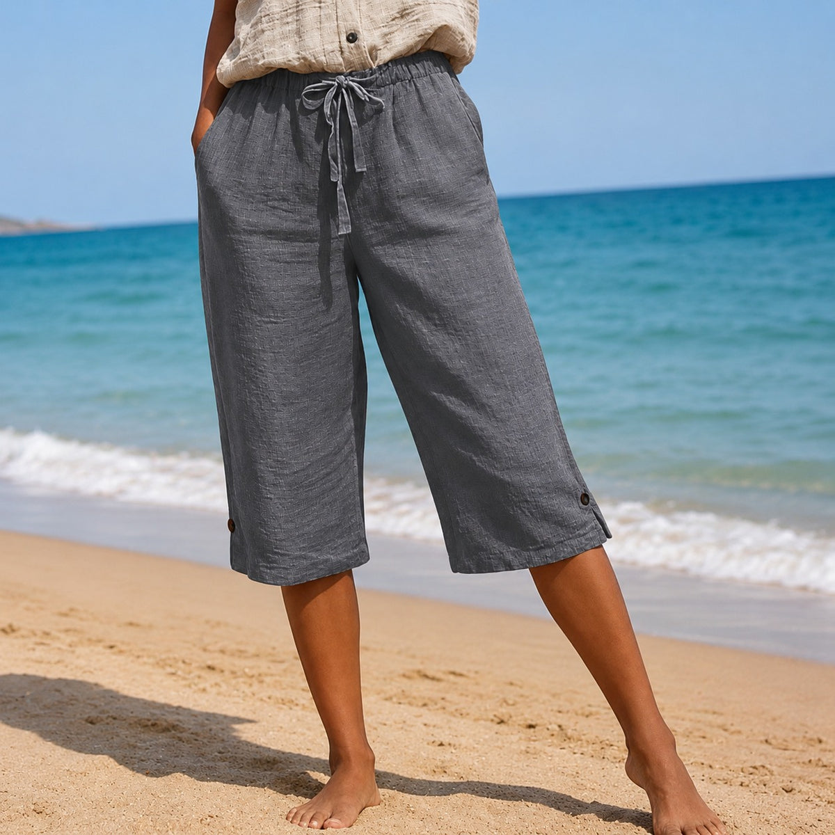 Calça Pantacourt Samara™ com Cós Ajustável, Bolsos Laterais e Barra com Botão / Versátil Para Viagens e Passeios