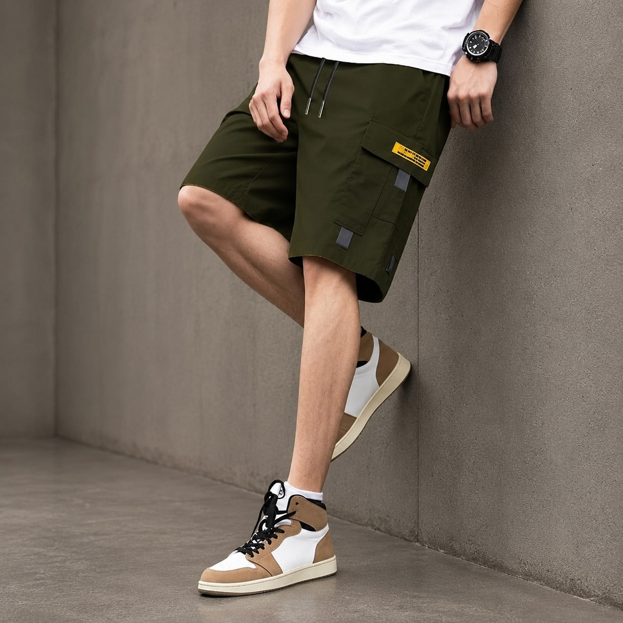 Bermuda Brenor™ com Bolsos com Aba e Cordão Ajustável / Praticidade Para Acompanhar A Rotina com Conforto.