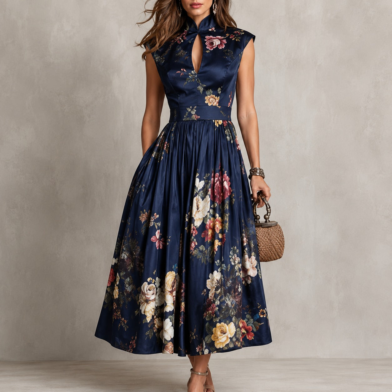 Vestido Vitoriana™ com Gola Mandarim com Abertura e Saia Evasê / Romantismo Sofisticado Sem Exageros