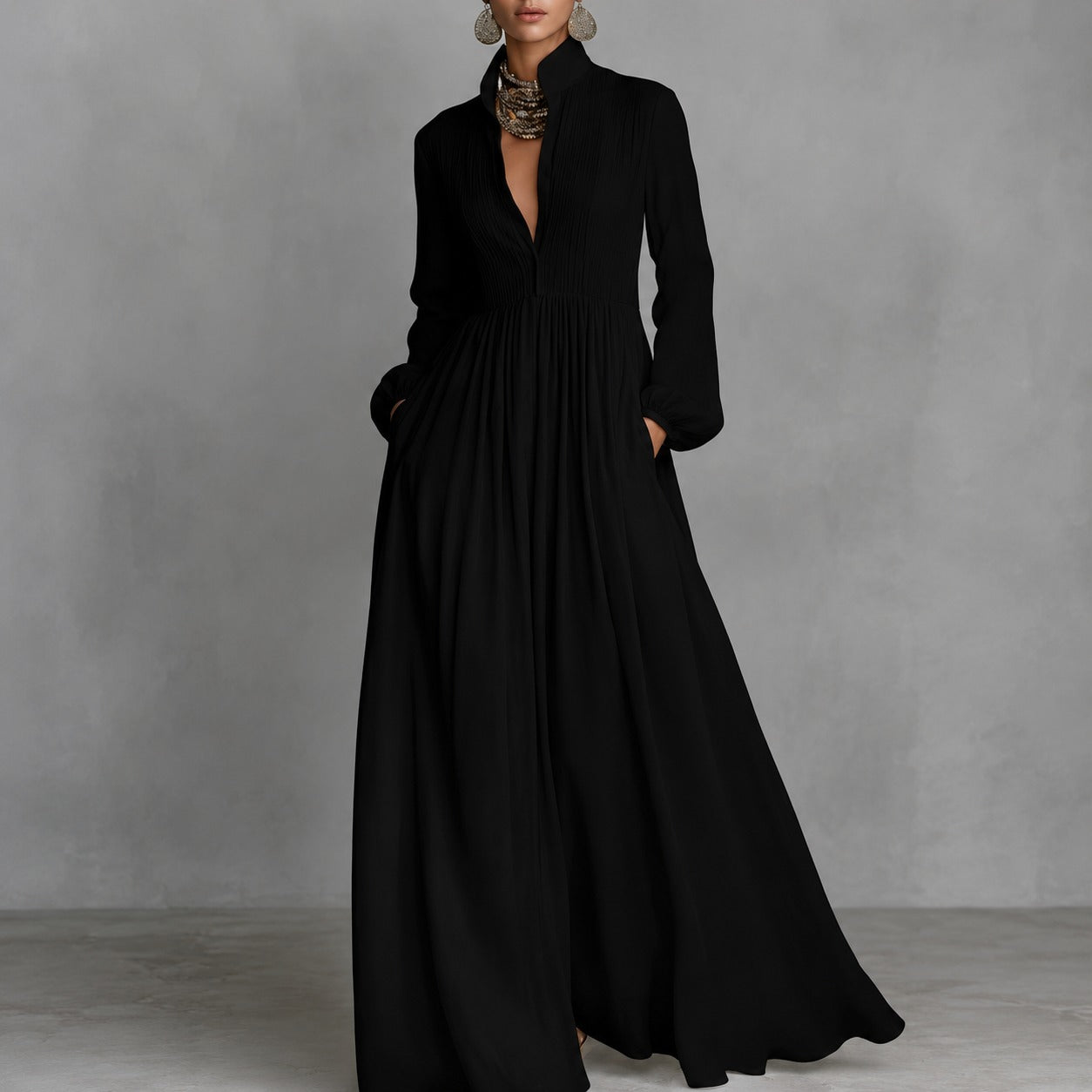 Vestido Loreta™ com Textura Plissada, Gola Alta e Saia Fluida / Silhueta Alongada Com Leveza e Elegância