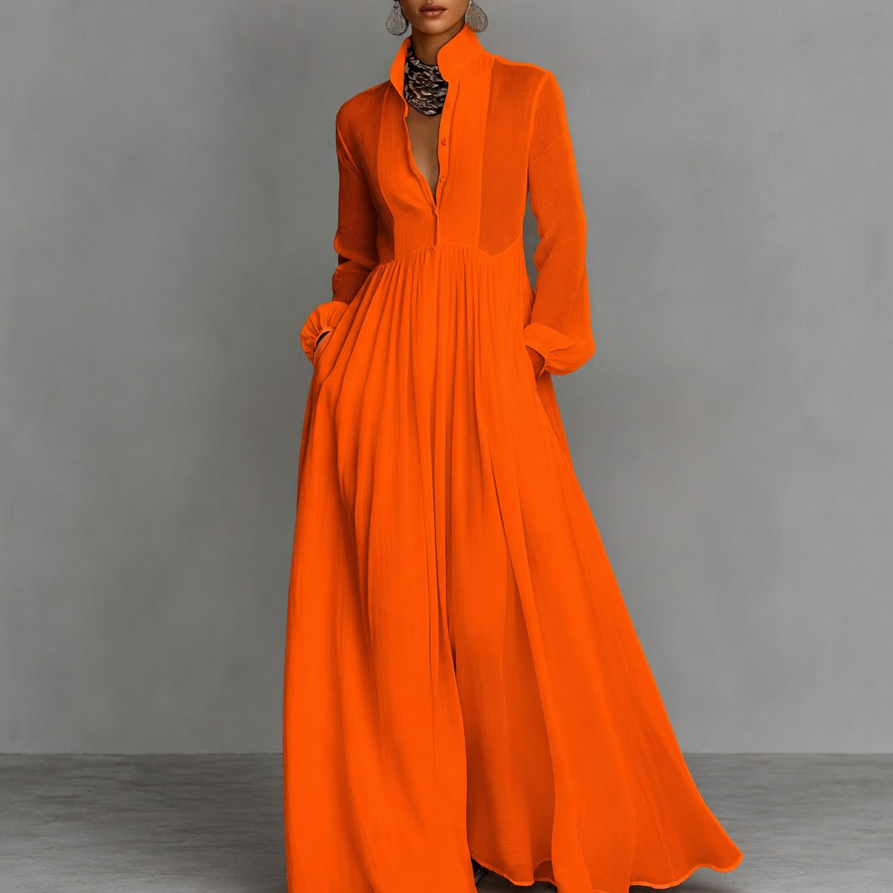 Vestido Loreta™ com Textura Plissada, Gola Alta e Saia Fluida / Silhueta Alongada Com Leveza e Elegância