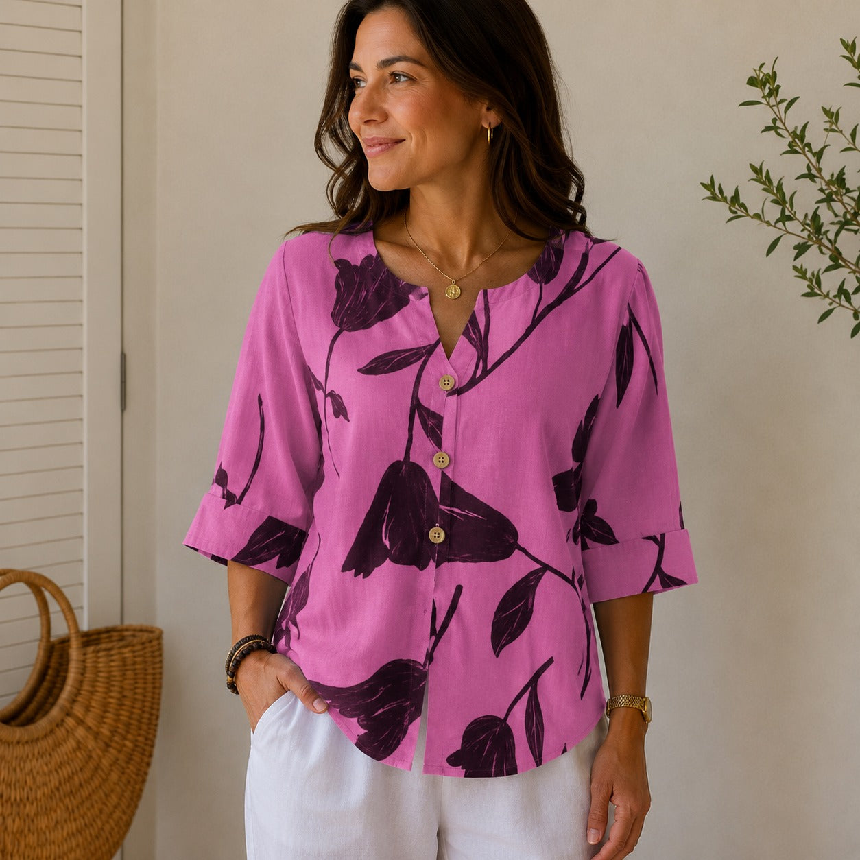 Blusa Giuliana™ em Linho de Algodão com Estampa Floral, Decote V e Botões Frontais,