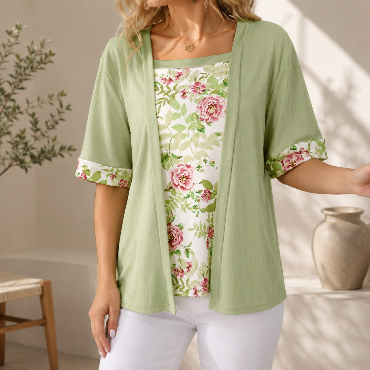 Blusa Líria™ com Efeito 2 em 1 de Cardigan Aberto e Estampa Floral / Delicadeza em Camadas Para um Visual Mais Feminino.