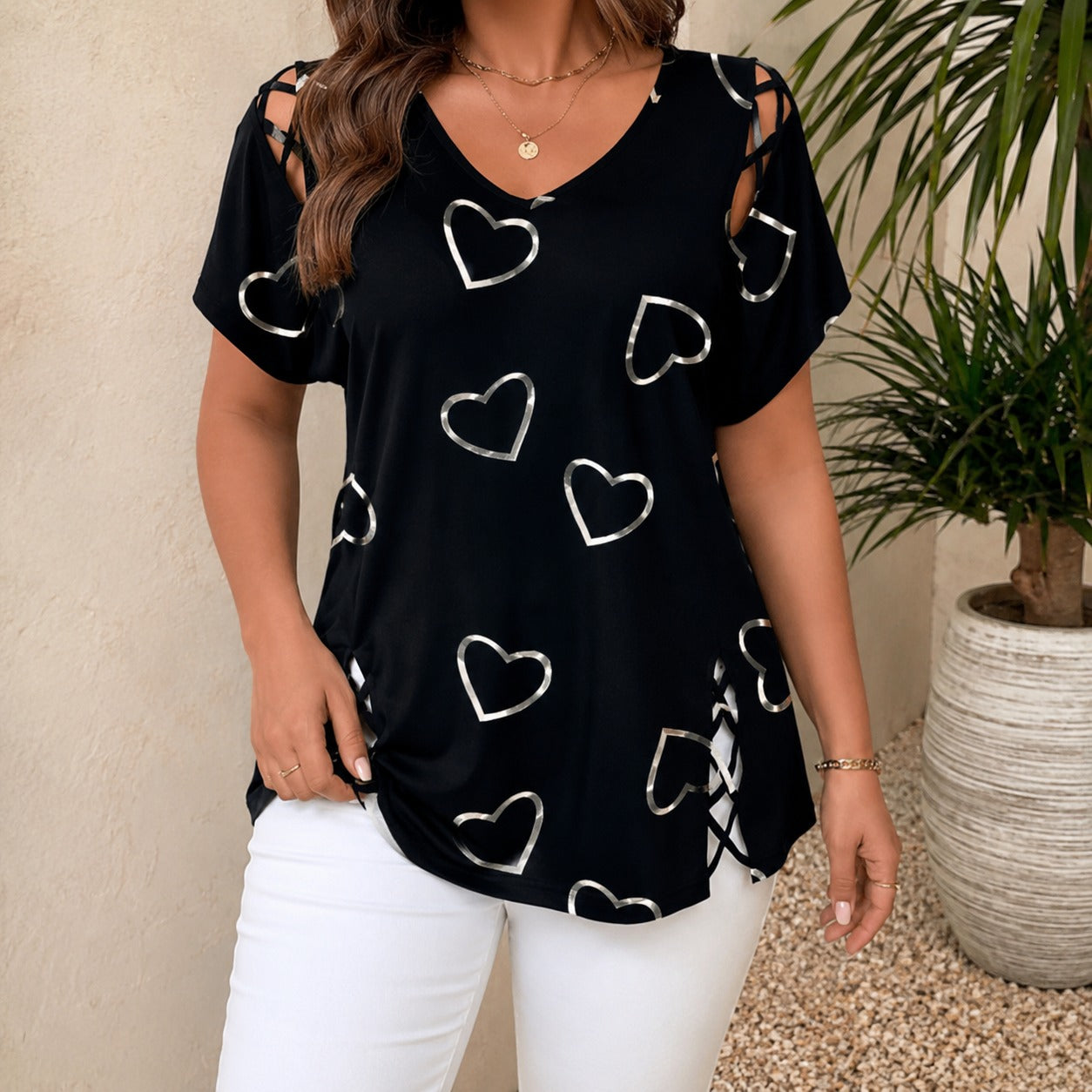 Blusa Paola™ com Mangas Vazadas e Estampa de Corações / Um Toque Romântico no Visual