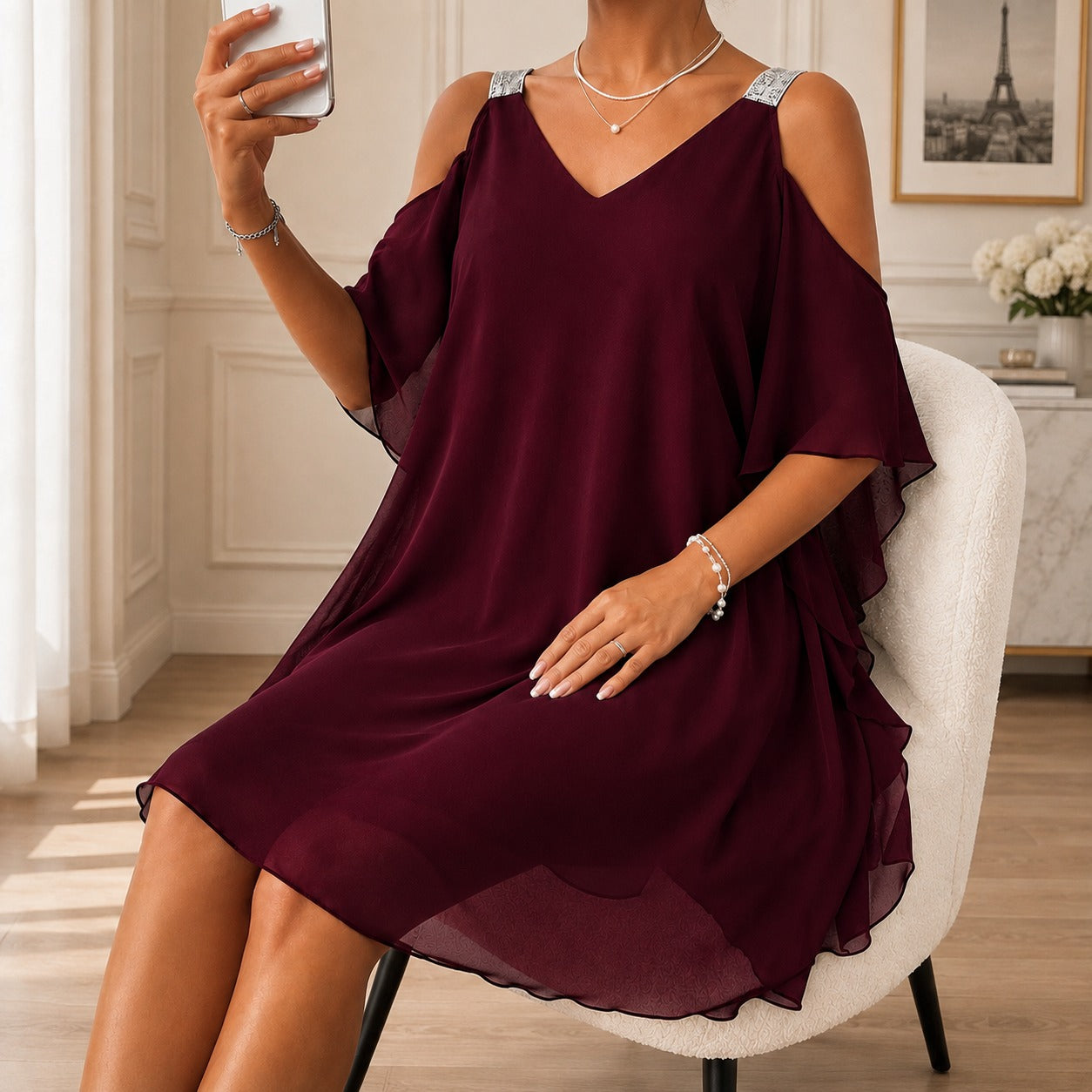 Vestido Noelle™ com Babados Laterais em Cascata, Modelagem Evasê e Alças com Adornos Brilhantes / O Brilho Certo Para Uma Produção De Presença