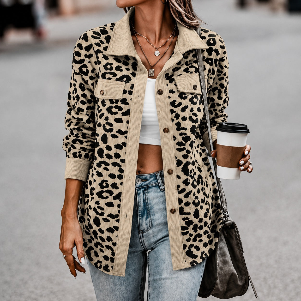 Jaqueta Carla™ com Estampa Animal Print, Textura Canelada e Botões Frontais