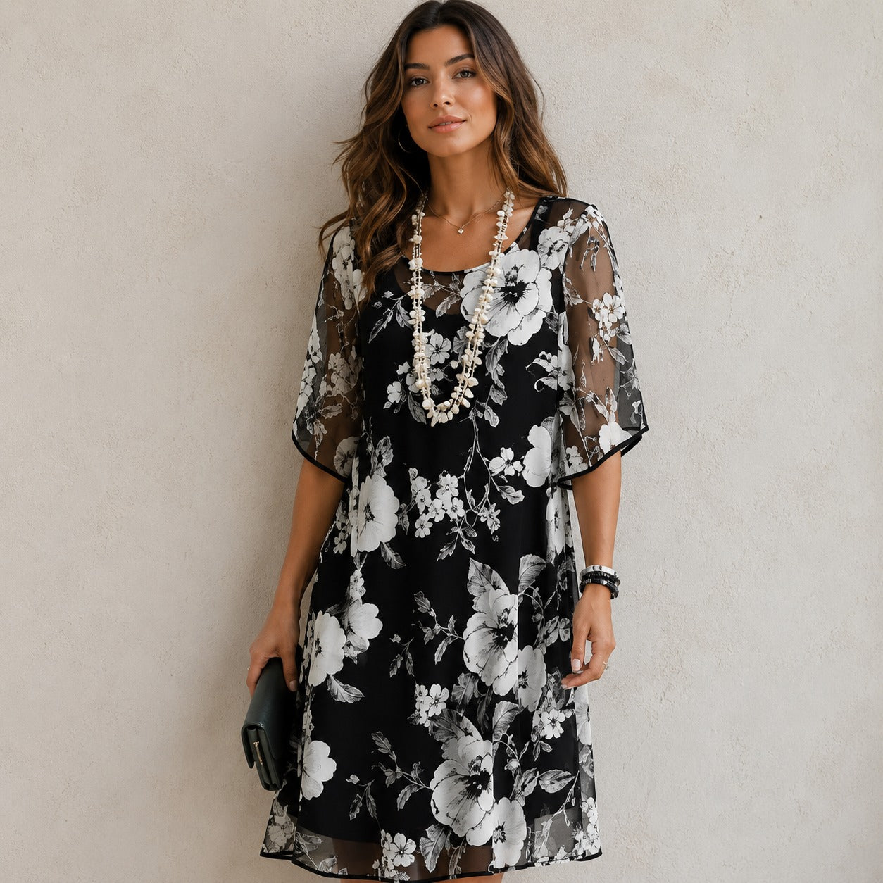 Vestido Thainara™ com Estampa Floral e Decote Redondo / Feminilidade Sem Esforço