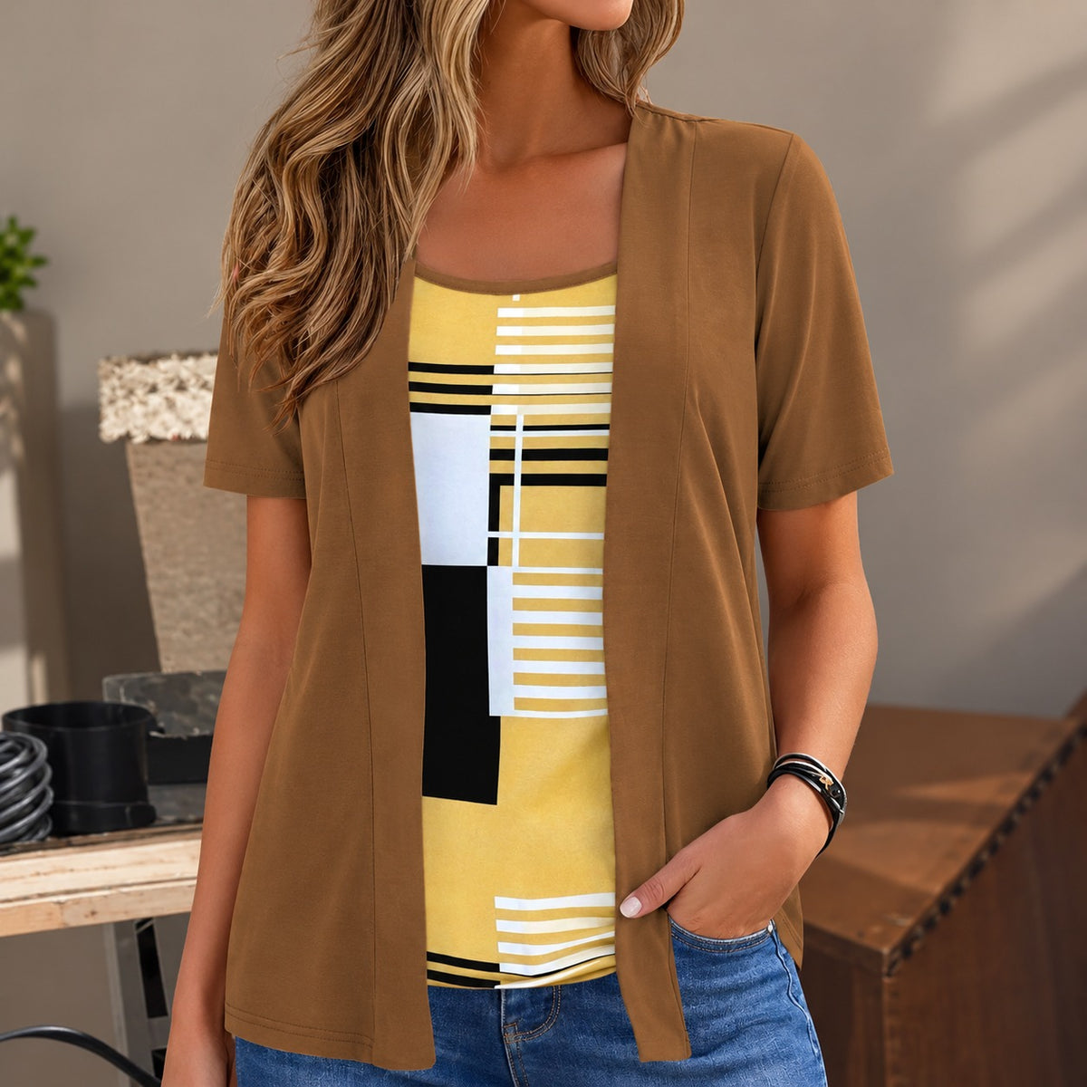 Blusa Clarice™ 2 em 1 com Efeito de Sobreposição Aberta e Estampa Geométrica / Duas Camadas em um Visual Moderno