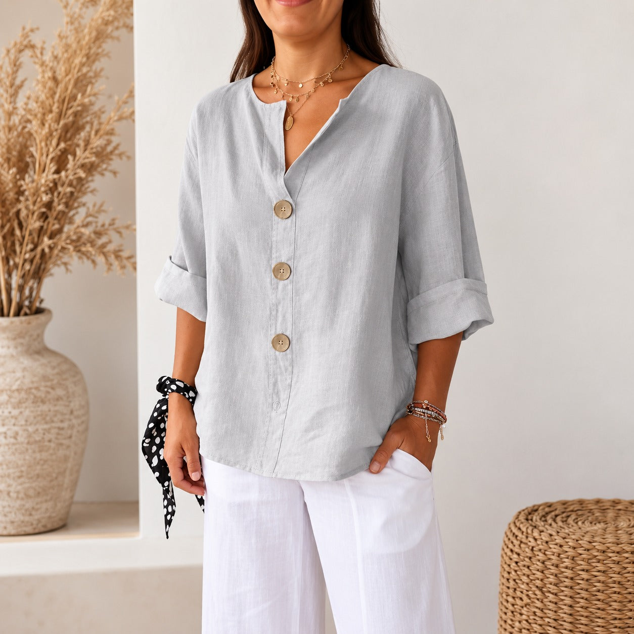 Blusa Avelora™ com Modelagem Solta, Botões Frontais e Caimento Leve