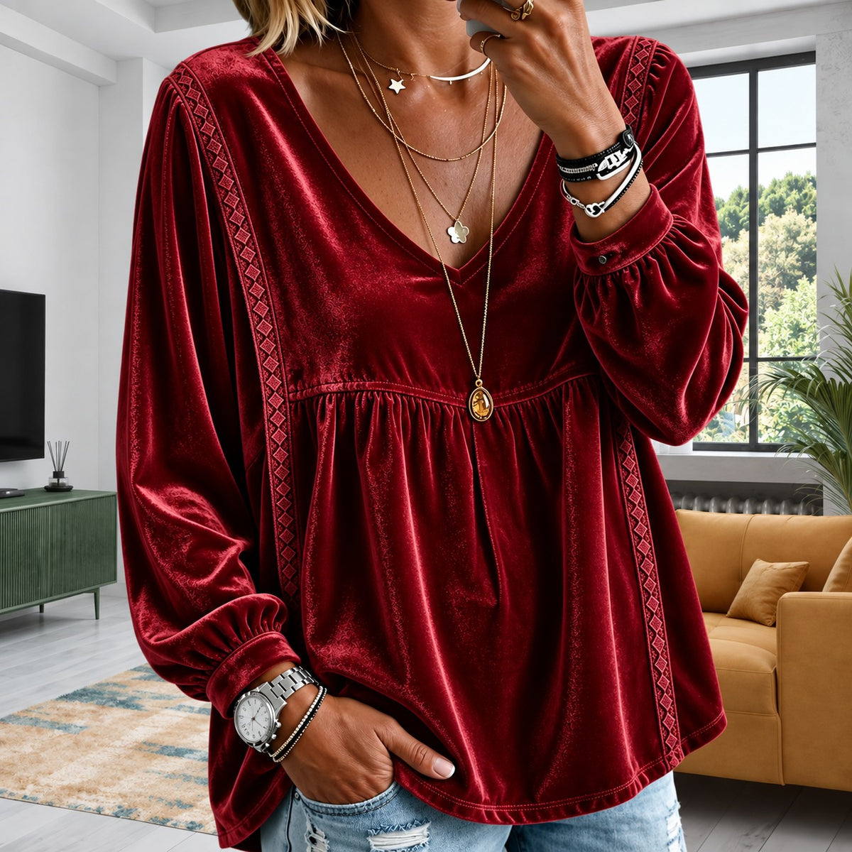 Blusa Stefania™ com Decote V e Detalhes Geométricos / Feminilidade em Linhas Delicadas