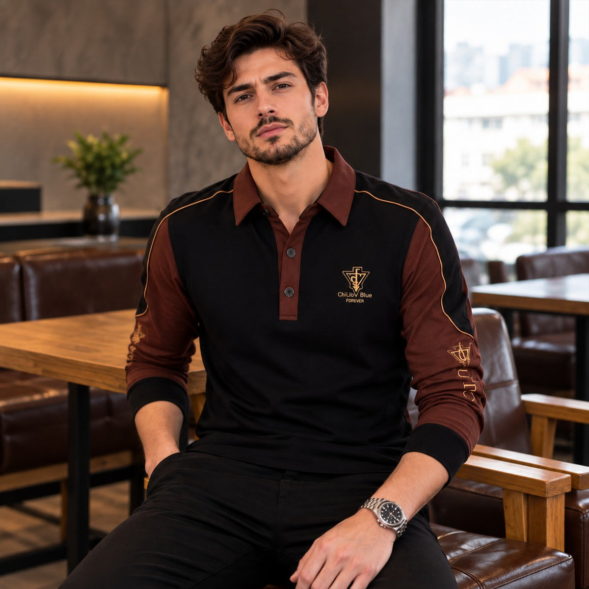 Polo Viena™ com Recortes Contrastantes e Detalhes Bordados / Um Visual Esportivo com Mais Personalidade