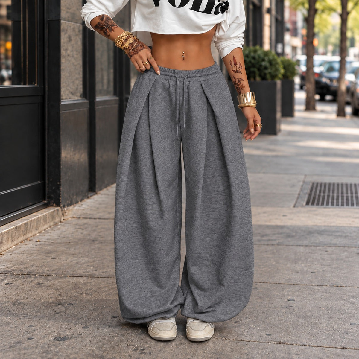 Calça Vanna™ com Modelagem Ampla e Cós Elástico / Atitude E Conforto Em Uma Proposta Moderna