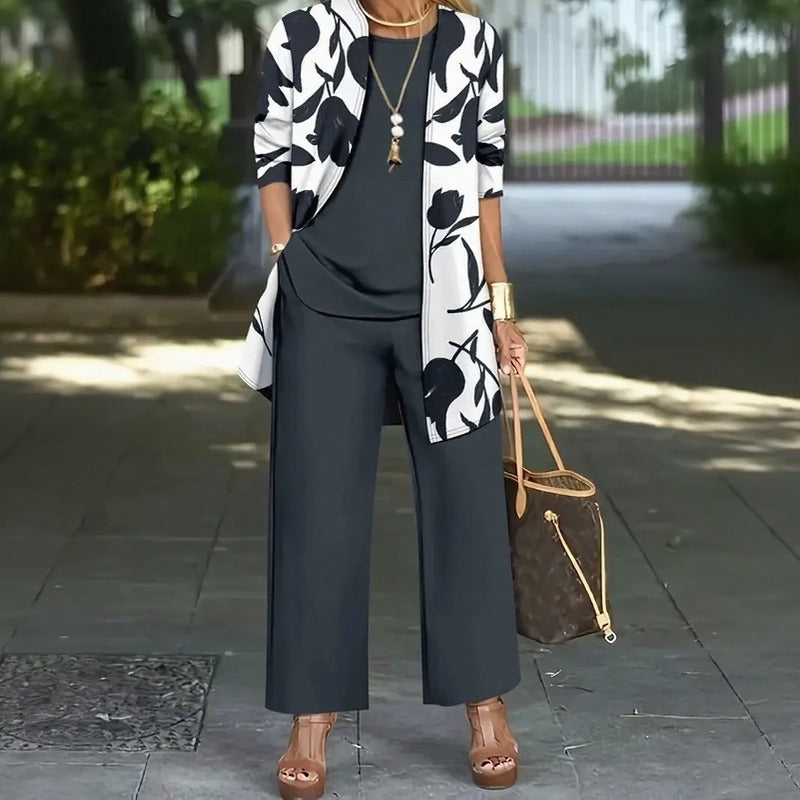 Conjunto Magnolia™ com Blusa Soltinha, Calça Pantalona e Cardigã Floral Alongado / Três Peças Que Criam Um Visual Elegante e Muito Bem Resolvido