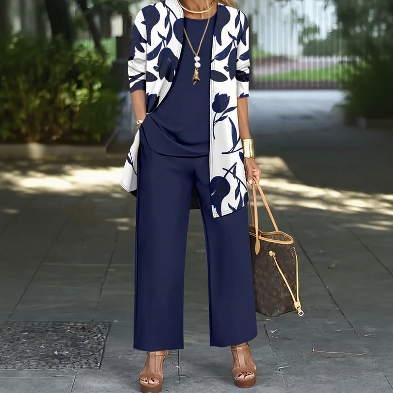Conjunto Magnolia™ com Blusa Soltinha, Calça Pantalona e Cardigã Floral Alongado / Três Peças Que Criam Um Visual Elegante e Muito Bem Resolvido