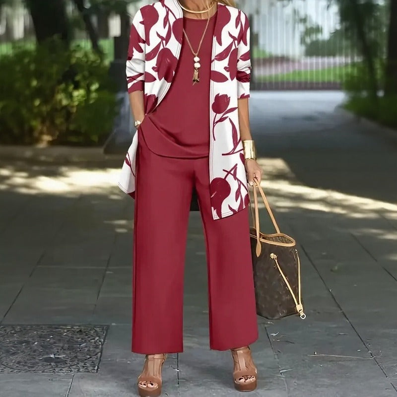 Conjunto Magnolia™ com Blusa Soltinha, Calça Pantalona e Cardigã Floral Alongado / Três Peças Que Criam Um Visual Elegante e Muito Bem Resolvido