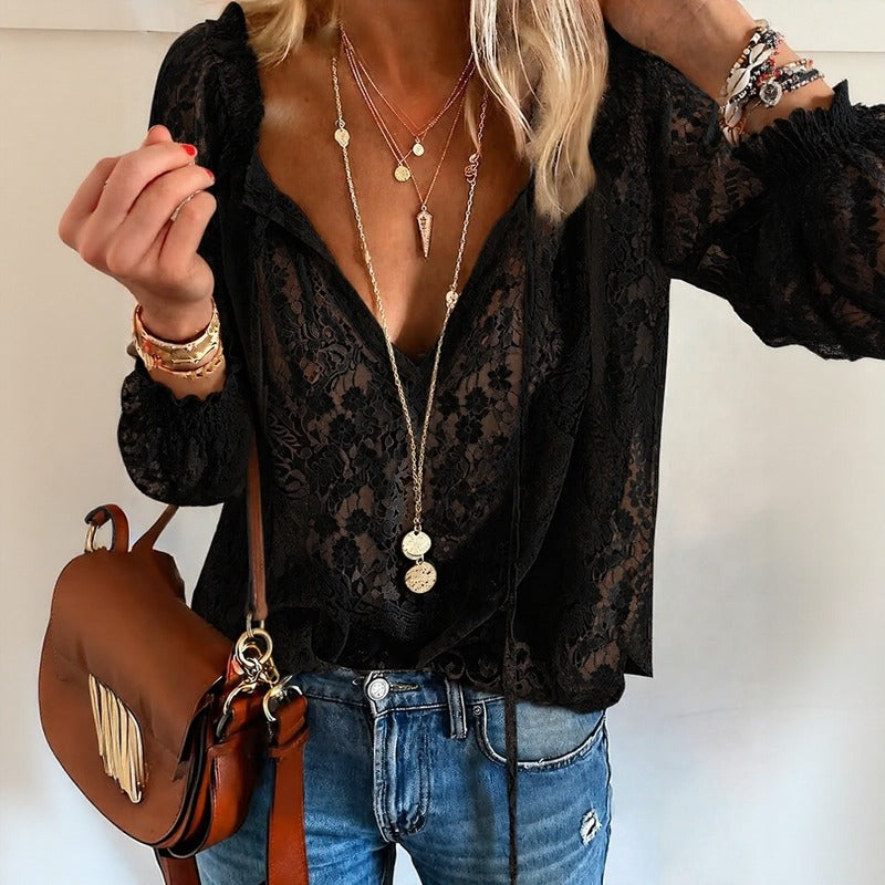 Blusa Ravena™ com Renda Floral Vazada e Decote com Amarração / Romantismo e Leveza Para Deixar o Visual Mais Feminino e Refinado