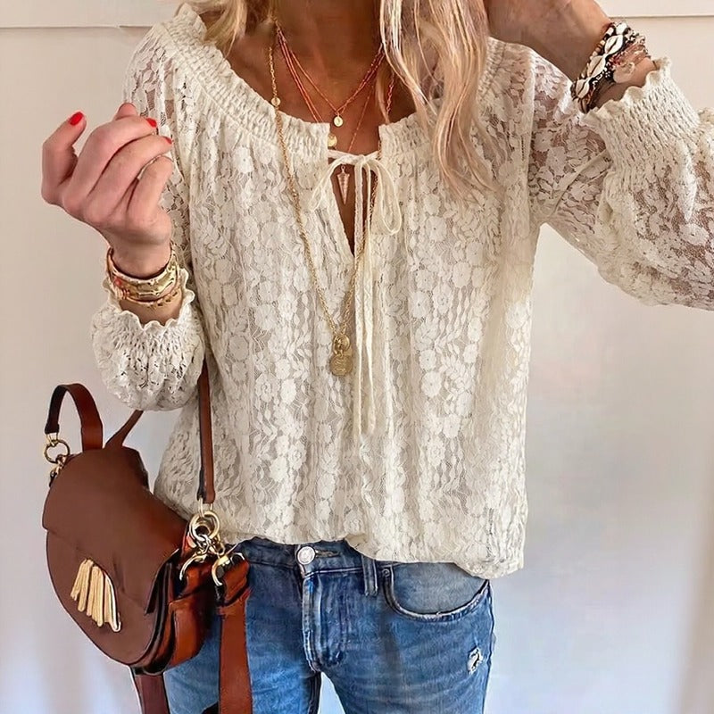 Blusa Ravena™ com Renda Floral Vazada e Decote com Amarração / Romantismo e Leveza Para Deixar o Visual Mais Feminino e Refinado