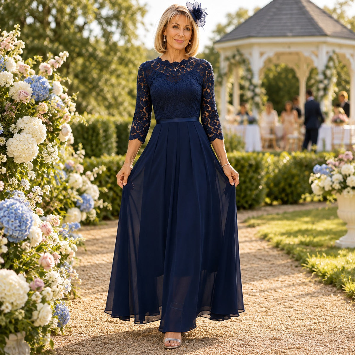 Vestido Amelia™ com Detalhes em Renda Floral e Mangas 3/4