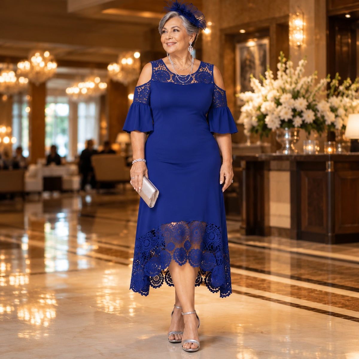 Vestido Caterina™ com Detalhes em Renda, Ombros Vazados e Barra Assimétrica