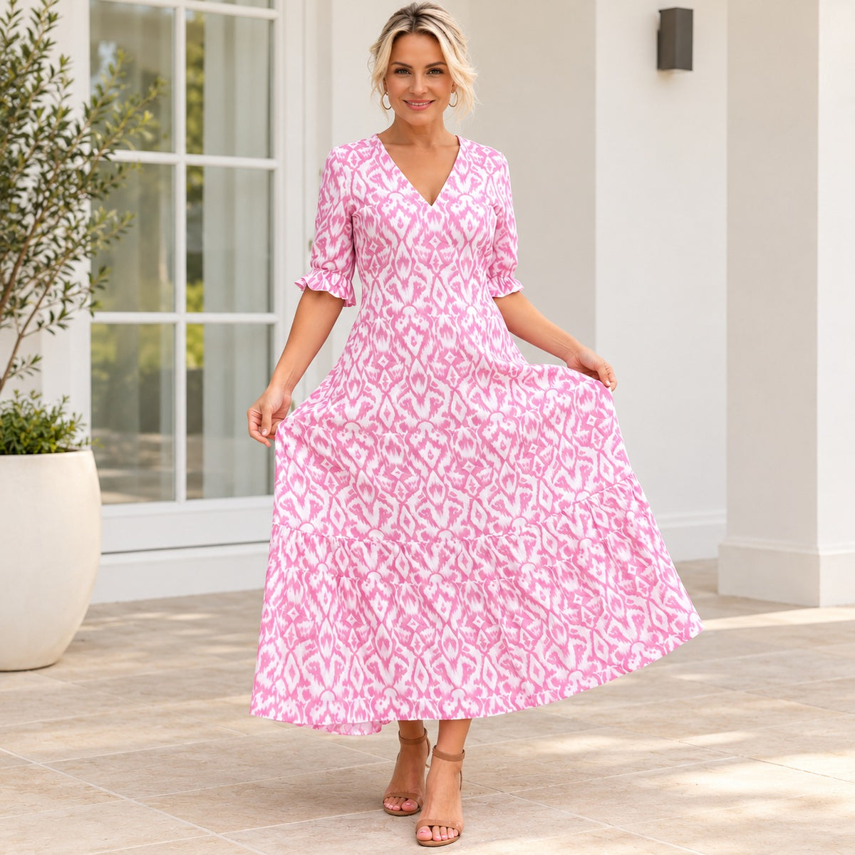 Vestido Malena™ com Estampa Ornamental, Mangas 3/4 Com Babados e Saia Longa Ampla