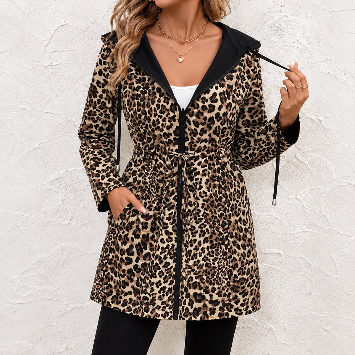 Jaqueta Reversível Leona™ com Estampa Animal Print, Capuz e Cintura Ajustável