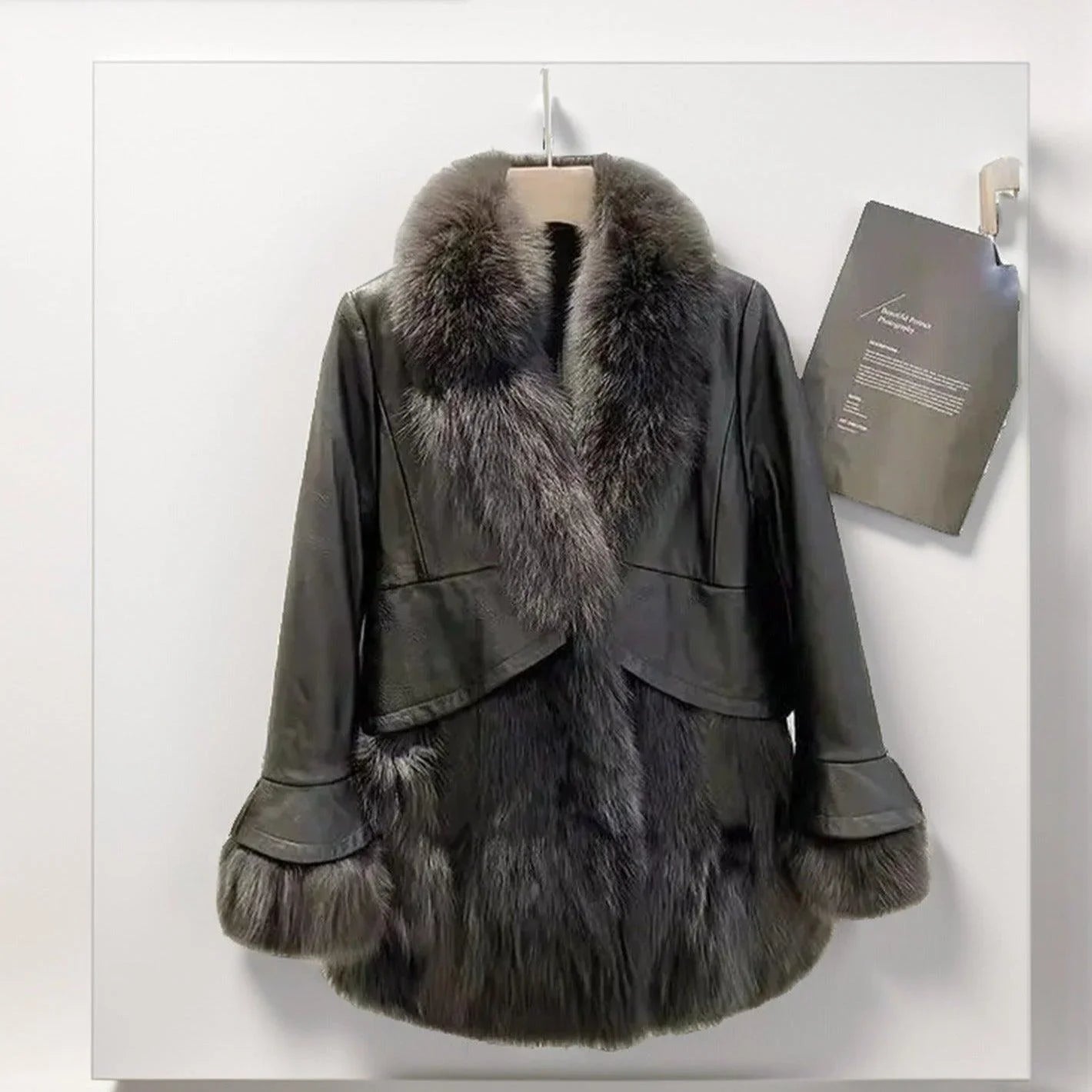 Casaco Montleaux™ em Pele de Raposa Sintética / Elegância e Conforto para os Dias de Inverno! - ModernLar