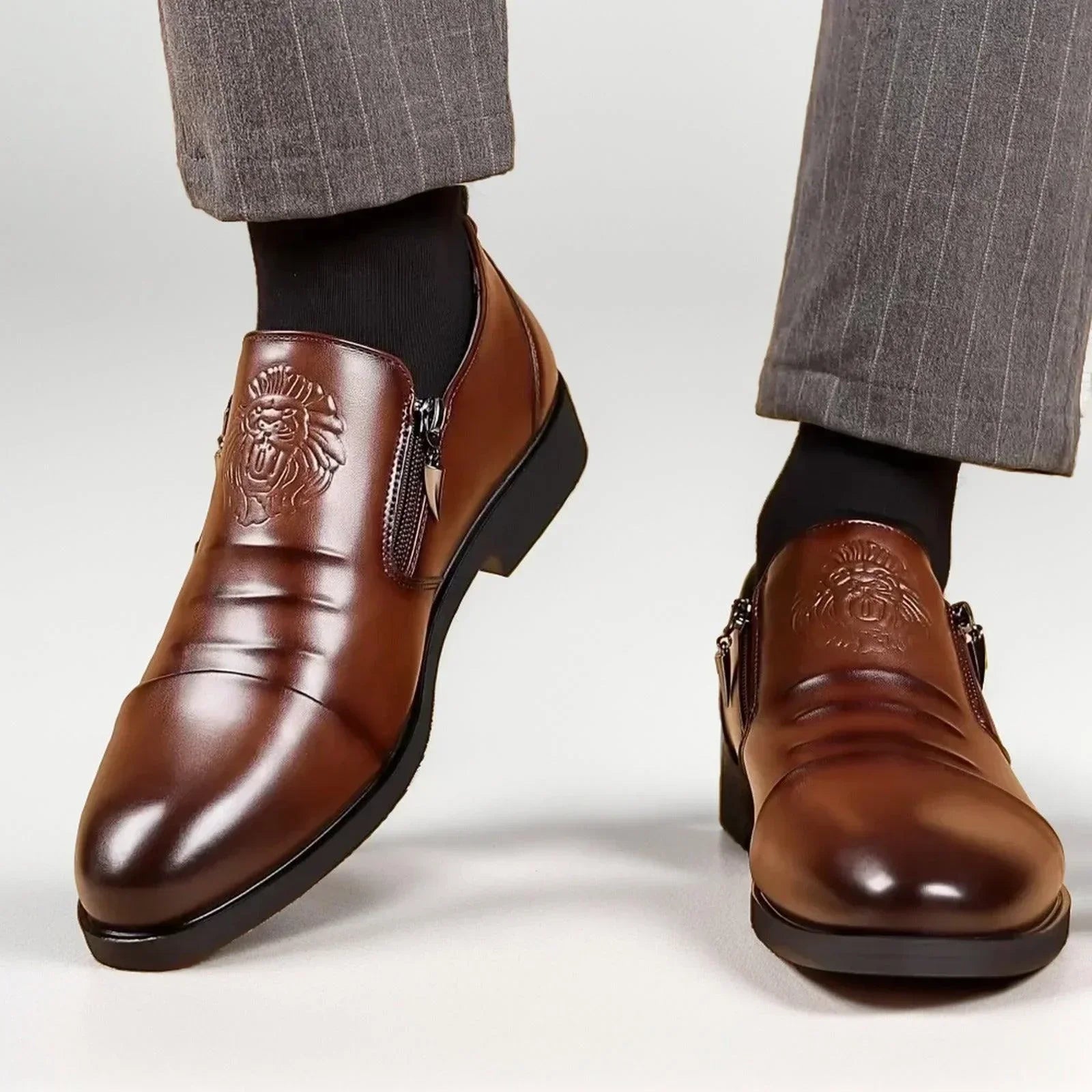 Botas Brave Lion™ Elegância Suprema/ O Poder e o Estilo dos Reis em Seus Pés!