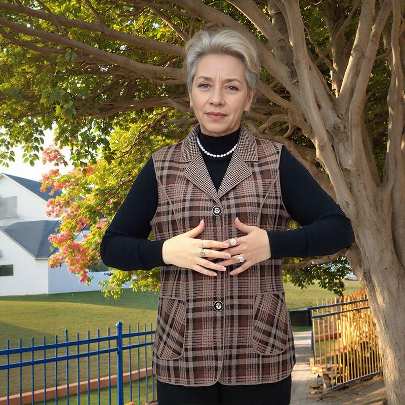 Colete Francesca™ com Lapela Elegante e Estampa Xadrez Clássica / O Charme Europeu em Uma Peça Atemporal e Sofisticada