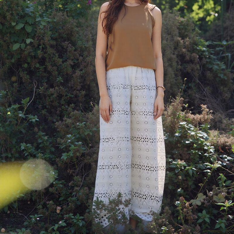 Calça Floralis™ em Renda Laise de Algodão / Elegância Fresca e Exclusiva em Cada Detalhe!