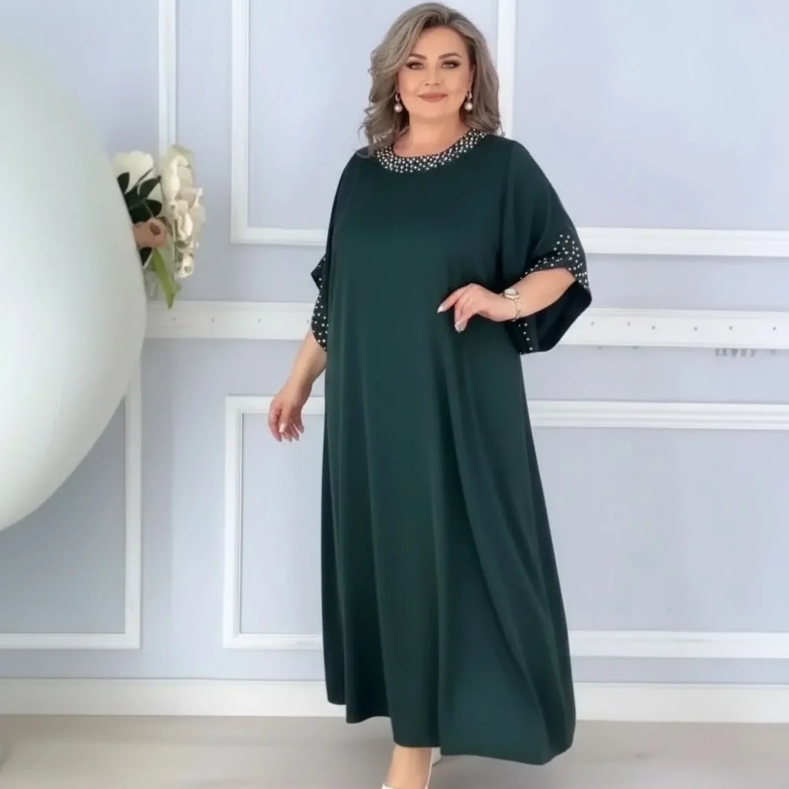 Vestido Helenna™ em Viscose com Pedrarias na Gola e Mangas / Elegância Clássica com Toque de Glamour para Todas as Ocasiões!
