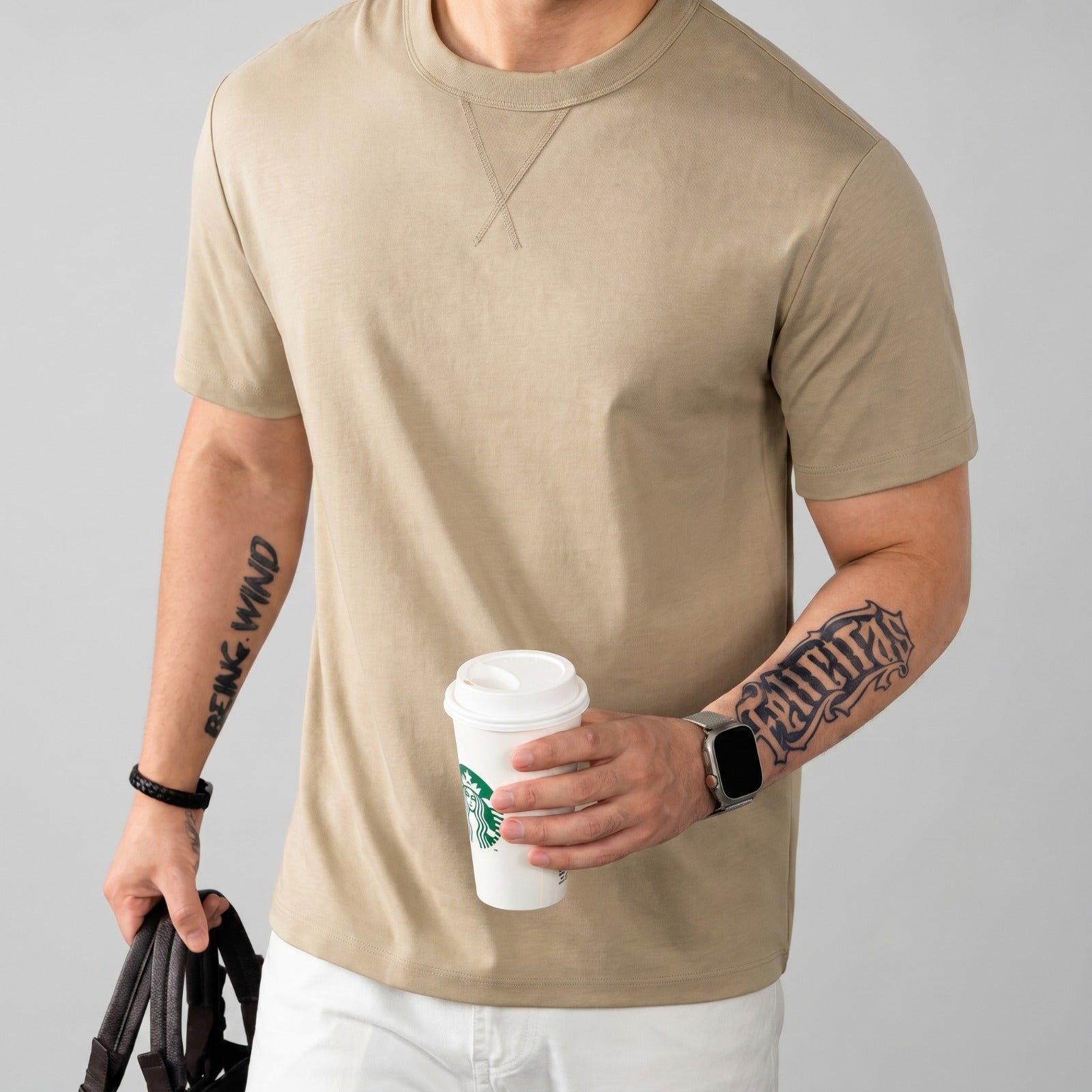 Camiseta Louis™ em Malha Premium com Gola Redonda Canelada
