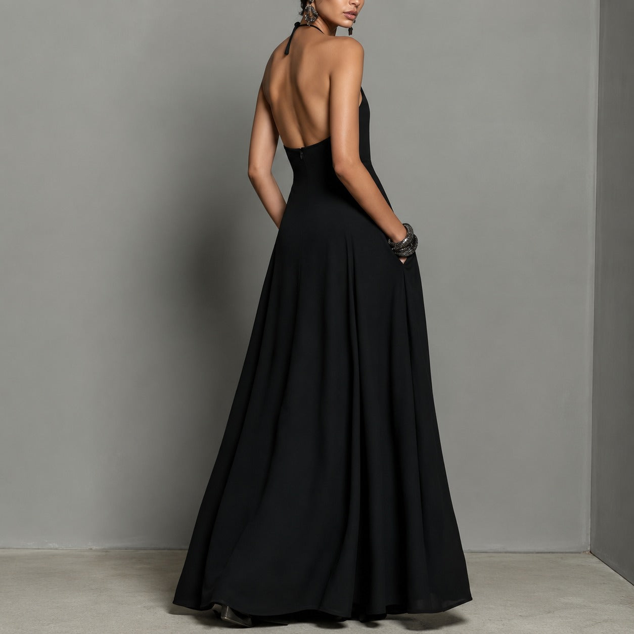 Vestido Serafine™ com Decote Halter, Costas Abertas e Caimento Fluido