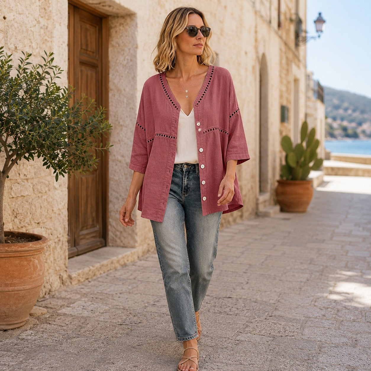 Cardigan Marelia™ Em Linho De Algodão Com Detalhes Vazados E Decote Em V / Sofisticação Exclusiva Inspirada No Mediterrâneo