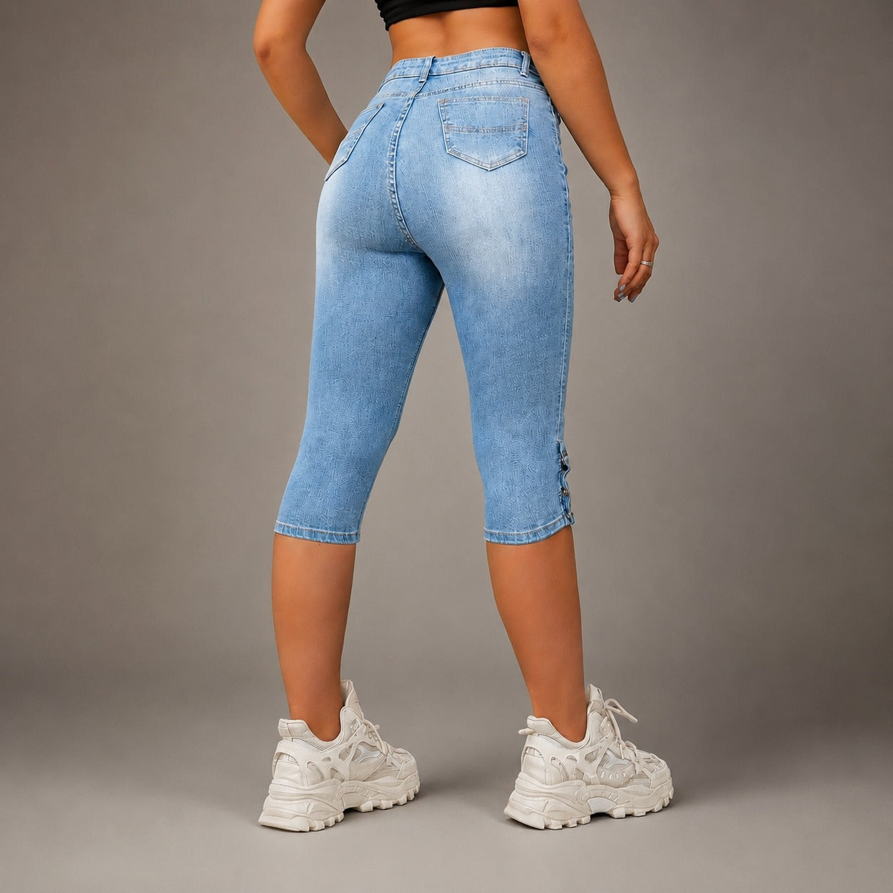 Calça Capri Marena™ com Cintura Alta, Barra Lateral com Botões Ajustáveis e Elasticidade Absoluta