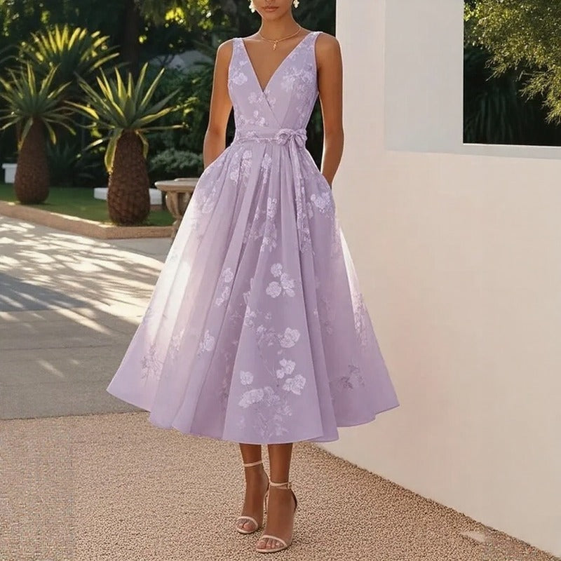 Vestido Lavienne™ com Estampa Floral Charmosa e Cintura Marcada com Laço / Detalhes Românticos Que Elevam A Produção