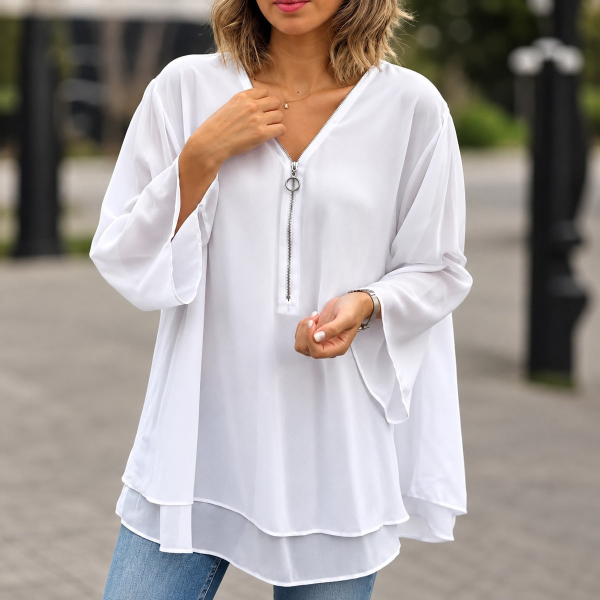 Blusa Odete™ com Zíper Frontal, Modelagem Ampla e Barra em Camadas