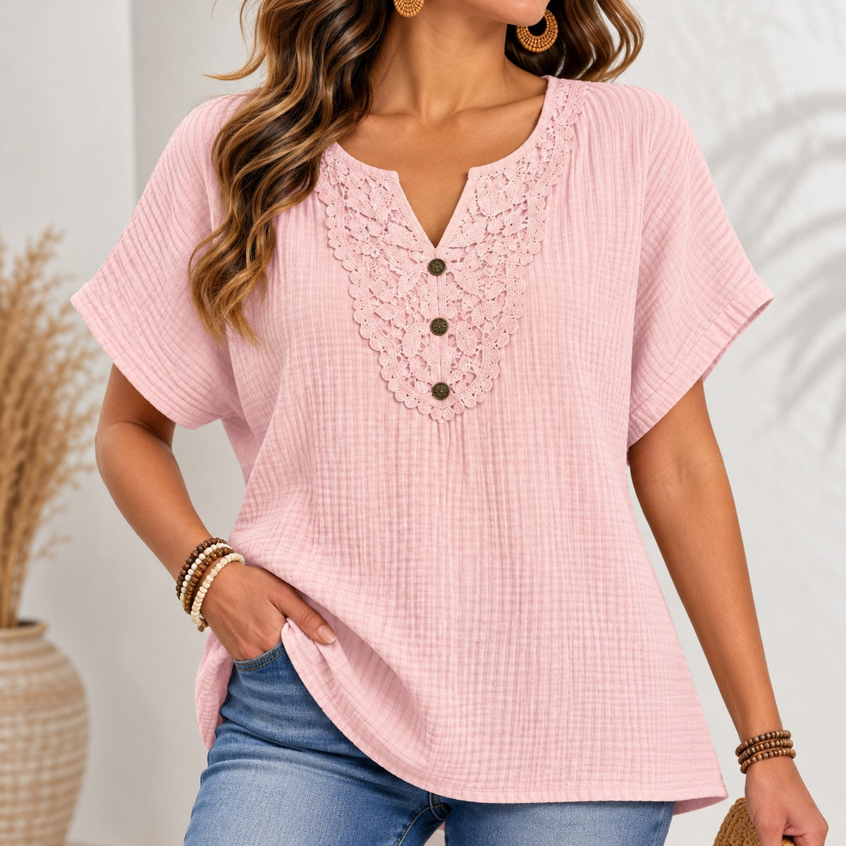 Blusa Amarilis™ com Renda Ornamental no Colo e Caimento Solto