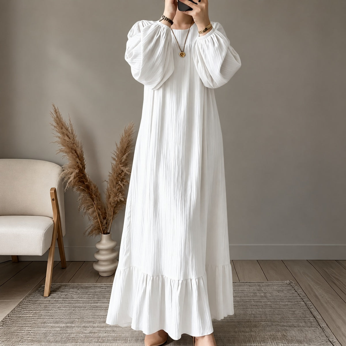 Vestido Catarine™ com Mangas Volumosas, Caimento Amplo e Barra com Babado