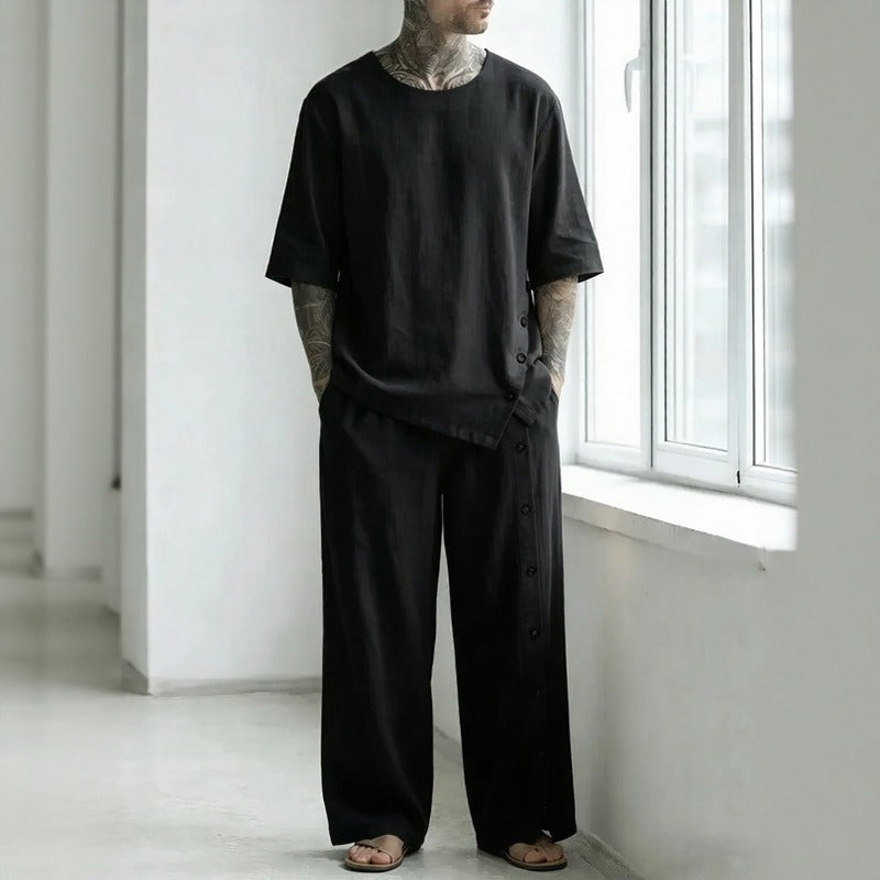 Conjunto Alessio™ com Camiseta Oversized, Calça de Modelagem Ampla e Fileira de Botões Laterais / Um Visual Minimalista com Detalhes Que Fazem Toda a Diferença