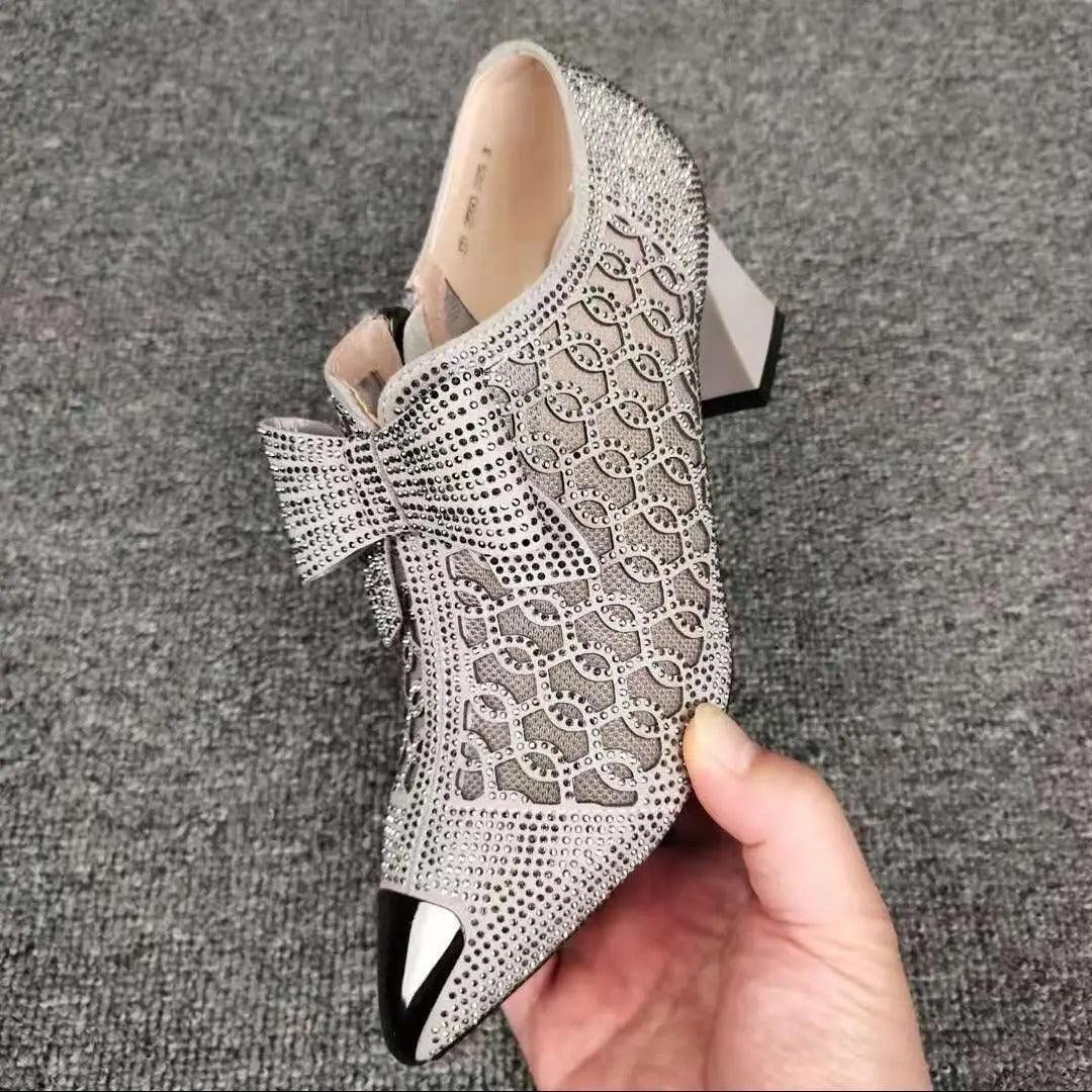 Sapatos Leonora™ com Acabamento Luxuoso em Strass e Bico Metalizado / Brilho Sofisticado a Cada Pisada! - ModernLar
