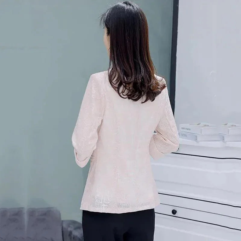 Blazer Azaleia em Renda- Detalhes Florais em Renda e Broche Exclusivo, Elegância para os Dias Mais Radiantes! - ModernLar