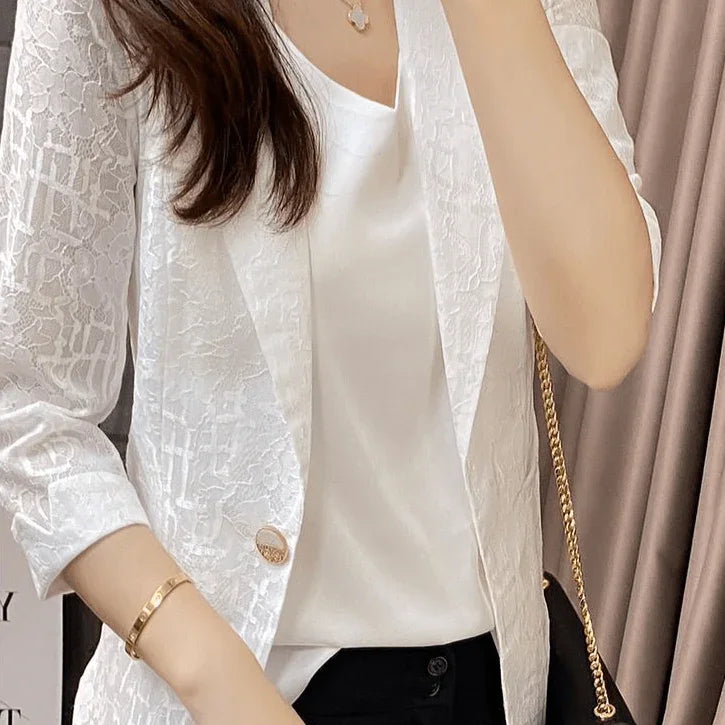 Blazer Azaleia em Renda- Detalhes Florais em Renda e Broche Exclusivo, Elegância para os Dias Mais Radiantes! - ModernLar