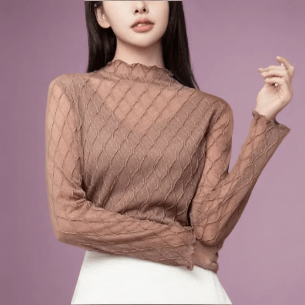 Blusinha Gola Alta Madalena™ / Detalhes em Renda e Transparência Delicada para Dias Quentes! - ModernLar