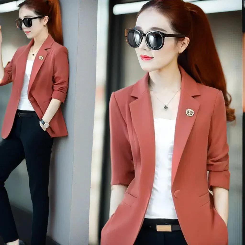 Blazer Casual Elizabeth™ Super Levinho com Broche / O Único que Proporciona Sofisticação e Conforto na Medida Certa! - ModernLar