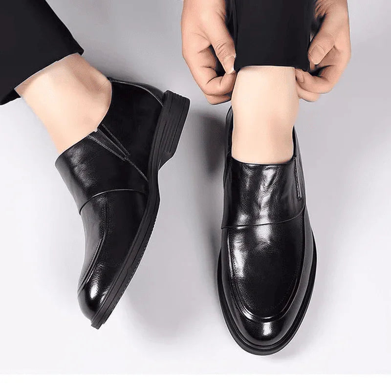 Sapato Montelli™ com Acabamento de Alto Nível e Solado Antiderrapante / Para Homens que Sabem Onde Querem Chegar!